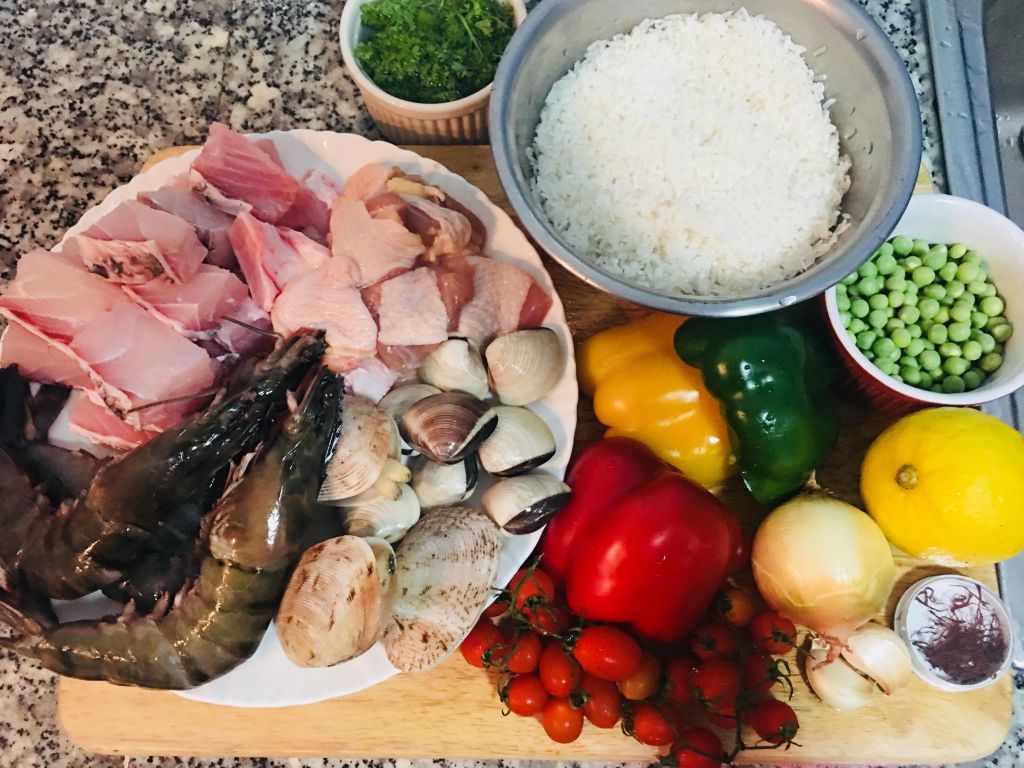 西班牙海鲜锅饭(Paella)的加工步骤