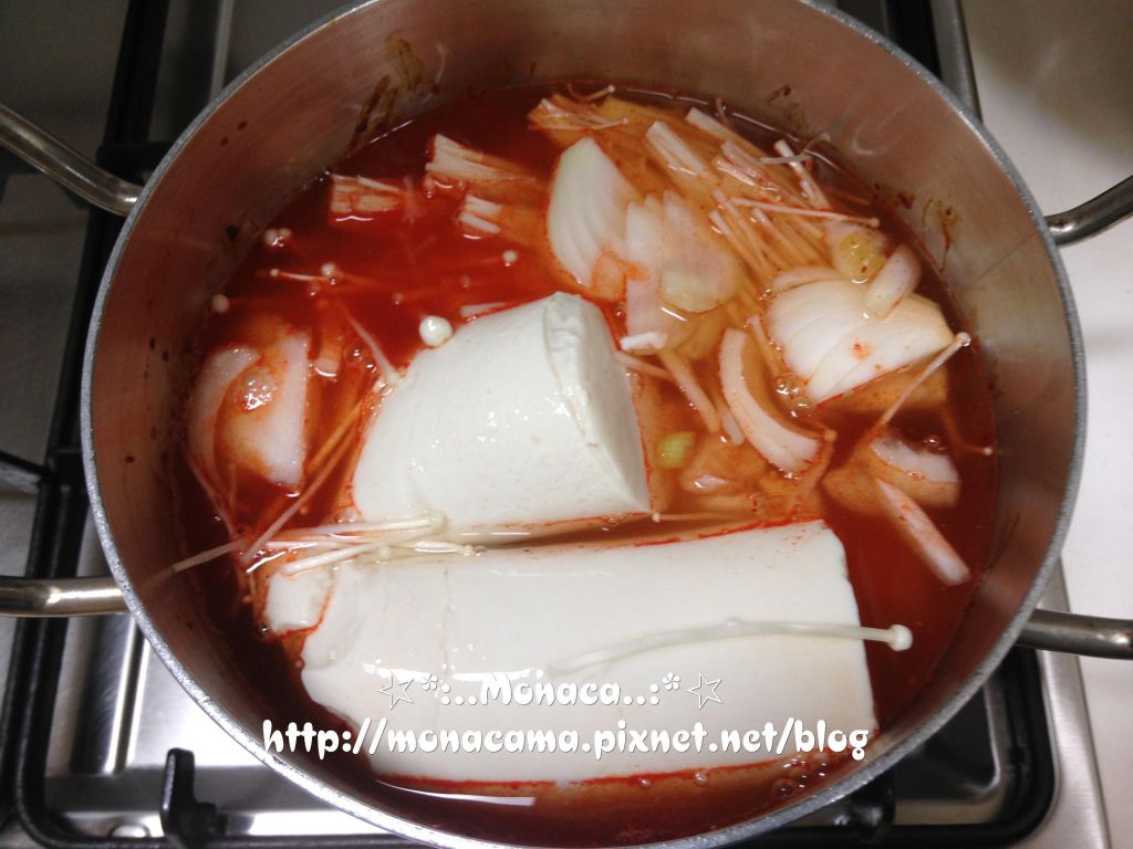 韩式海鲜嫩豆腐锅해물순두부찌개的加工步骤