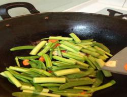 [年菜料理]甜豆芹菜炒透抽圈