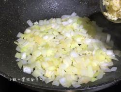 鲑鱼味噌炊饭。电锅料理