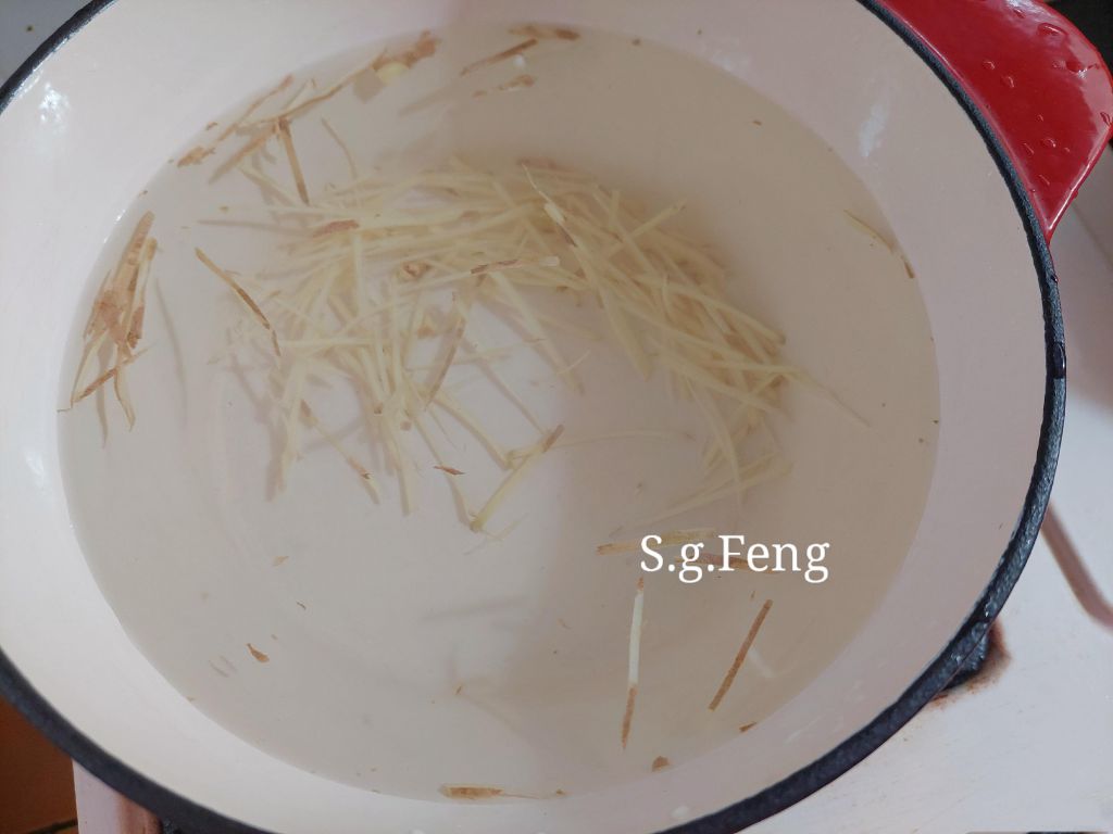 鲑鱼金菇豆腐汤的加工步骤