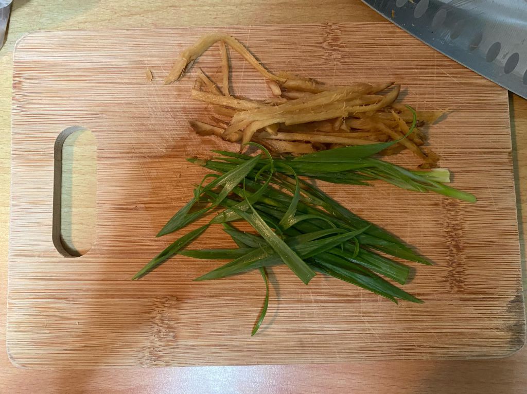 家常台菜《豆豉蒸鳕鱼》电锅料理的加工步骤