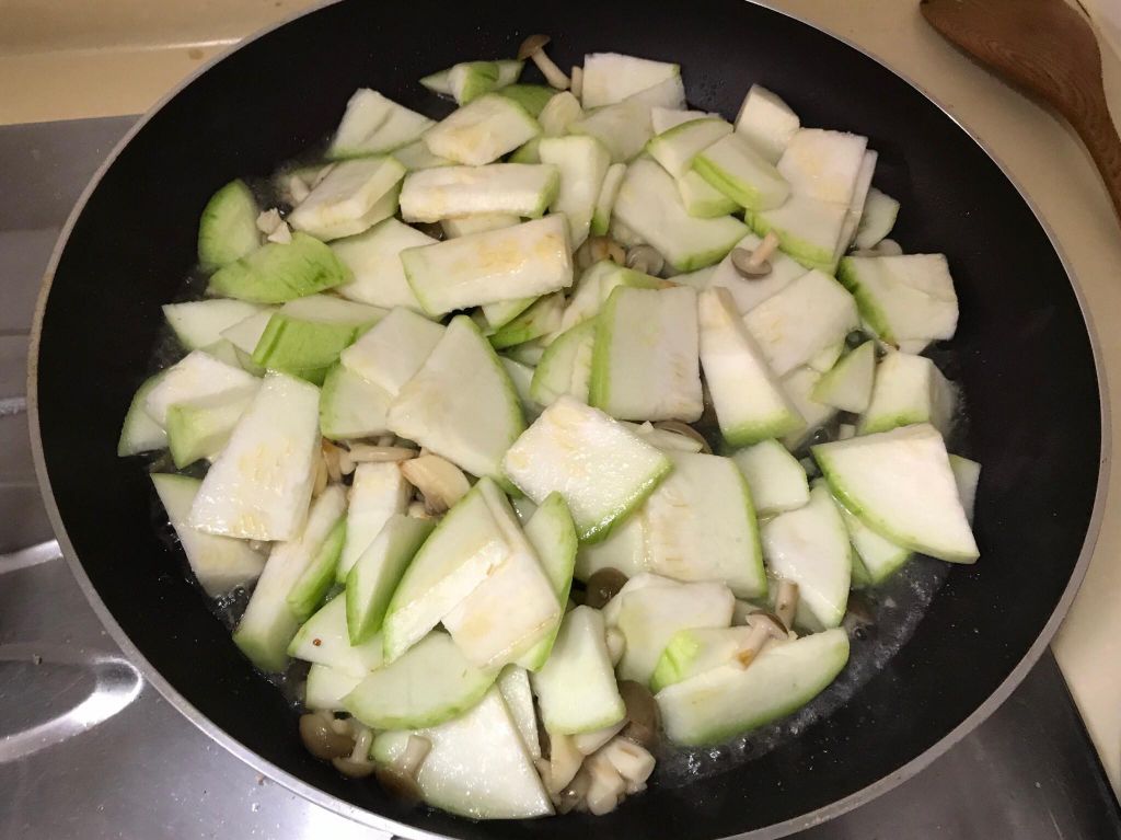 吻鱼丝瓜滑蛋丼饭（无调味）的加工步骤