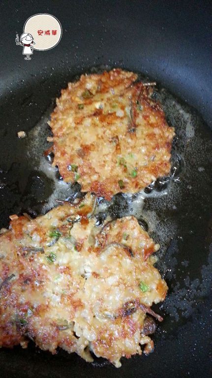 小鱼干煎饭饼~清剩饭、补钙的加工步骤