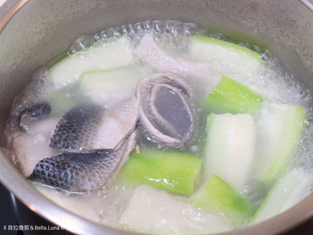 丝瓜鱼皮蛤蜊面线，夏季清爽暖心料理的加工步骤