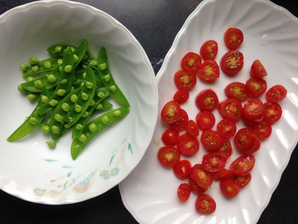 培根圆鳕佐青豆蝴蝶面的加工步骤