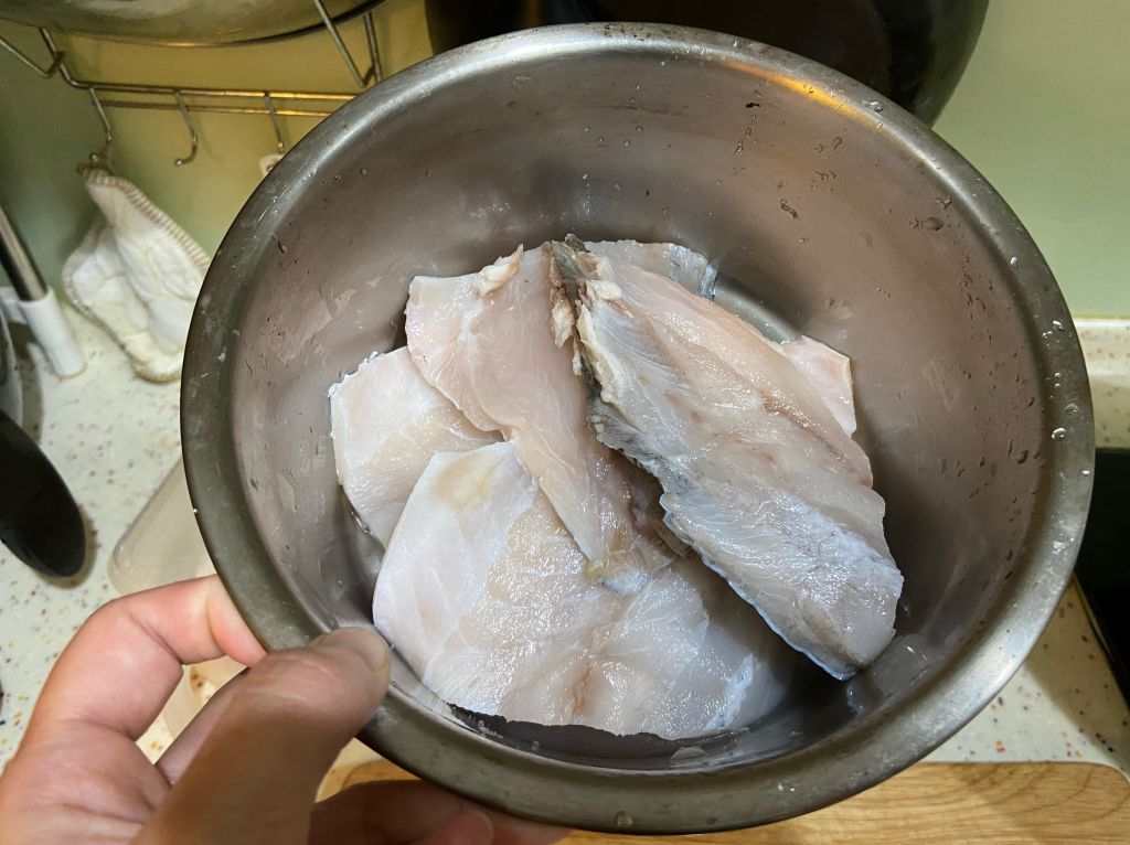 气炸烤纸包鲈鱼🐟的加工步骤