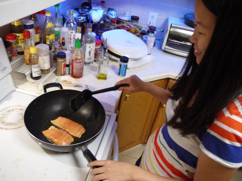 餐厅级的料理：开心果佐鲑鱼排的加工步骤