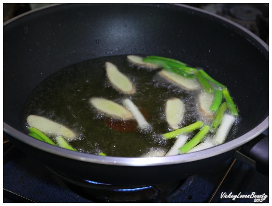 姜葱海鲈豆腐煲的加工步骤