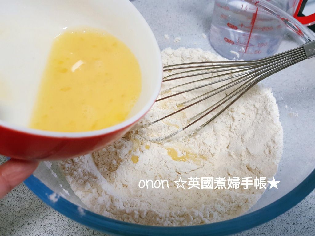 起司鲔鱼蛋饼🧀
元气满分。家常早餐的加工步骤