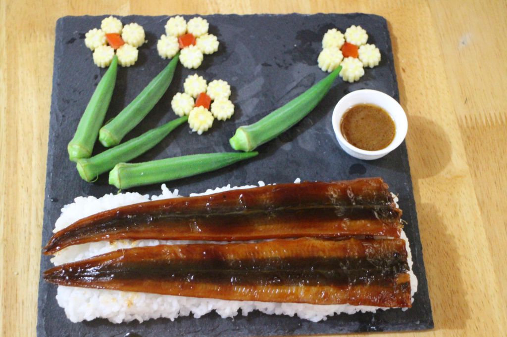 花样和风沙拉鳗鱼饭的加工步骤