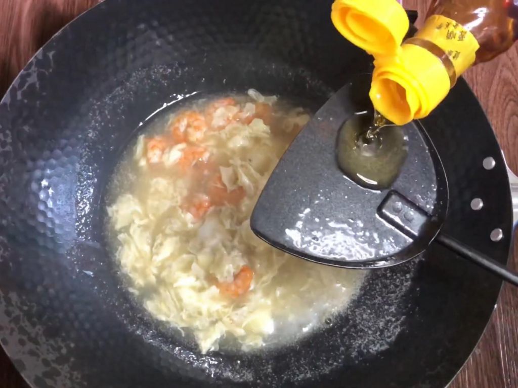 滑蛋虾仁烩饭（视频示范）的加工步骤