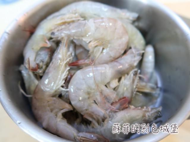 『麻油虾』简单四步骤，完成美味的麻油料理的加工步骤