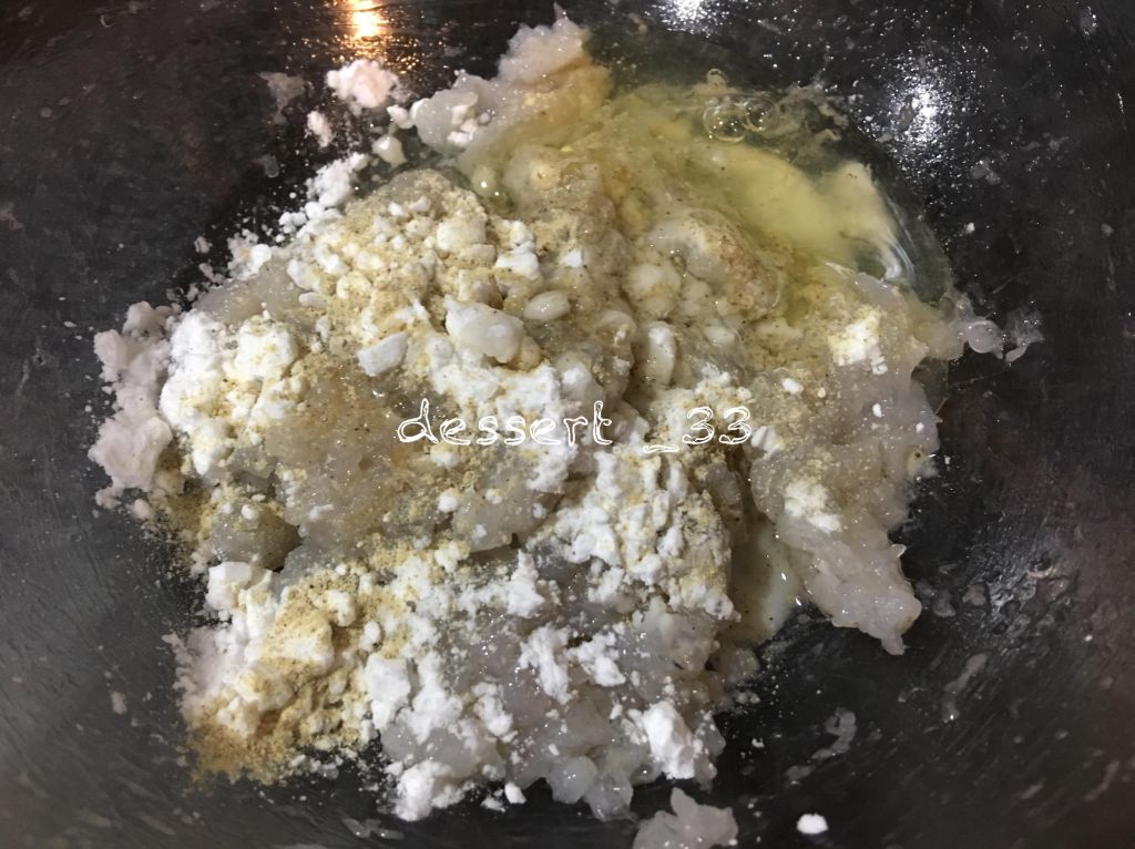 超弹牙！迷你月亮虾饼🌙简单善用水饺皮！的加工步骤