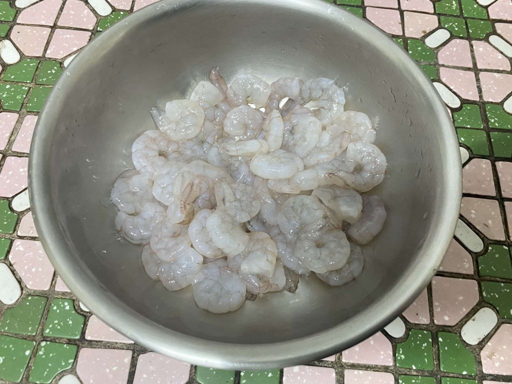 金沙虾仁炒饭的加工步骤