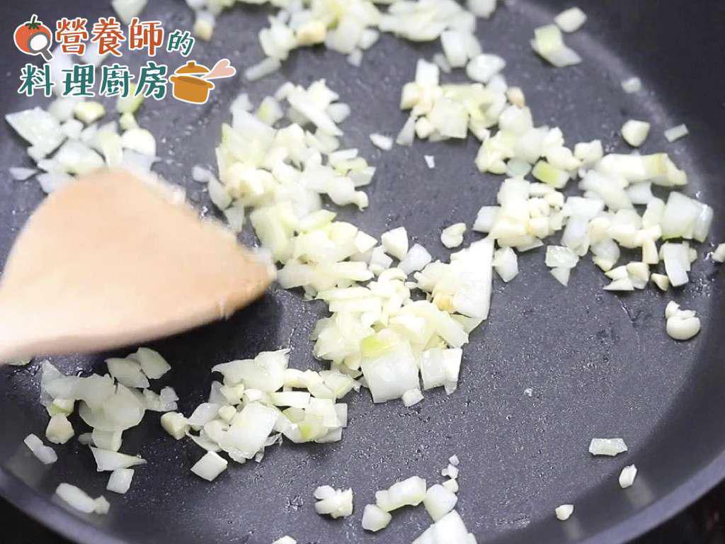 【营养师的料理厨房】鲜虾栉瓜义大利面的加工步骤