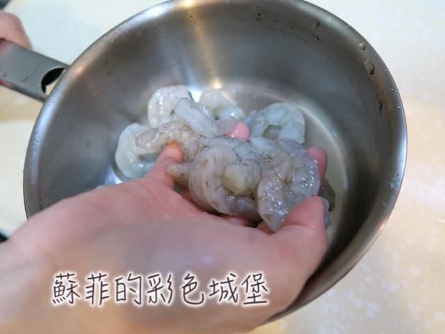 清炒腰果虾仁的加工步骤