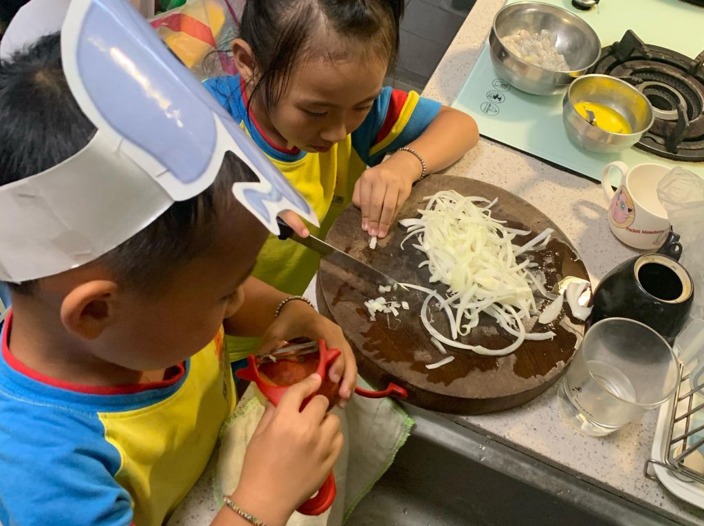 亲子时间👩🏻👧🏻👶🏻苹果虾鬆的加工步骤