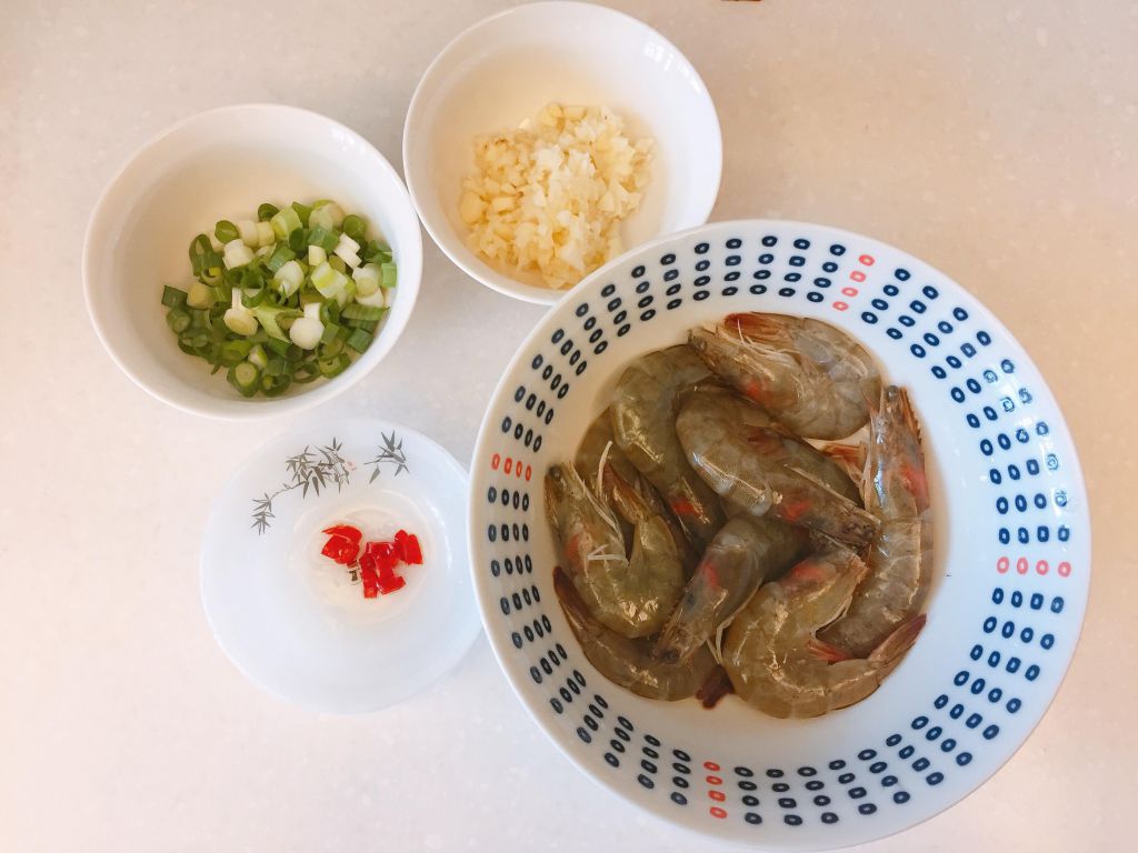 下酒菜🍺蒜爆盐酥虾🦐的加工步骤