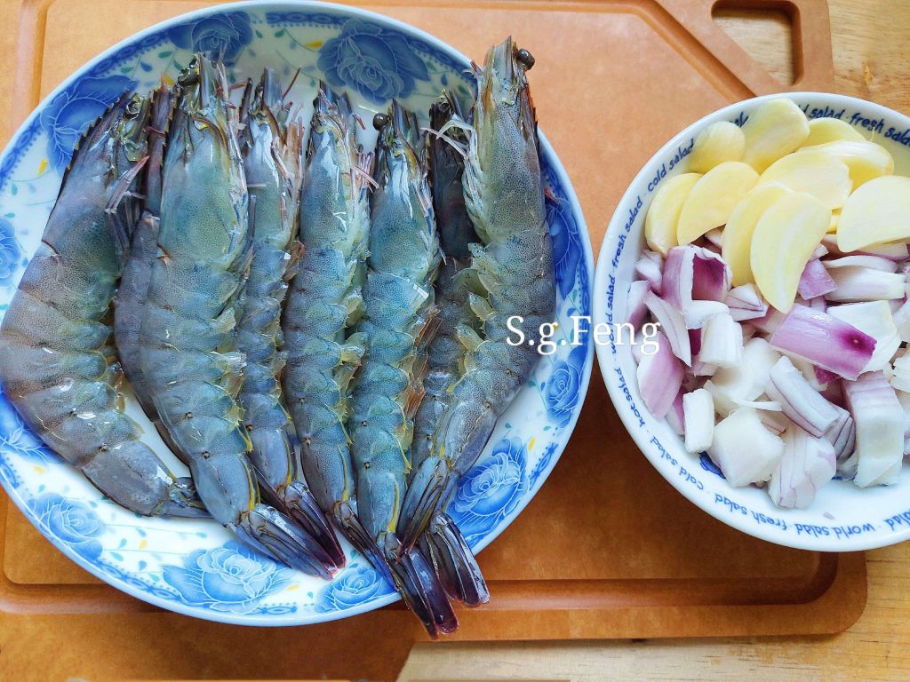 蒜味鲜虾意大利面的加工步骤