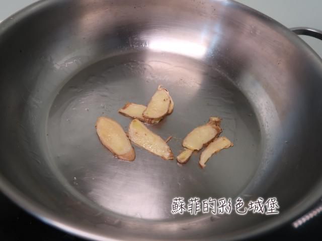 『麻油虾』简单四步骤，完成美味的麻油料理的加工步骤