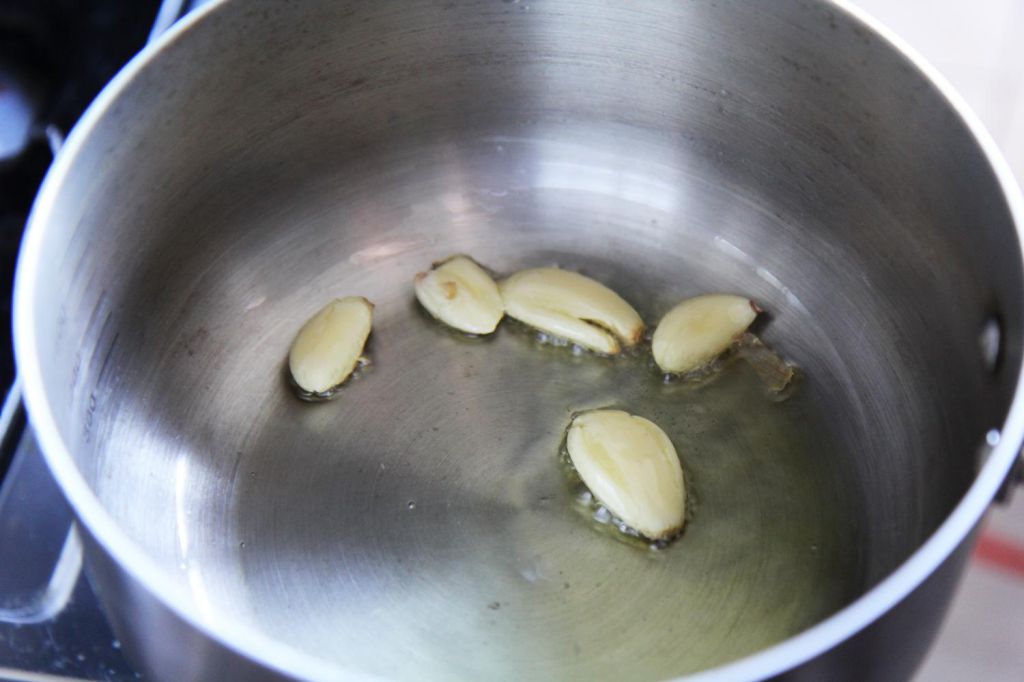 【伊莉莎白辣酱食谱】辣酱酒蒸蛤蜊的加工步骤