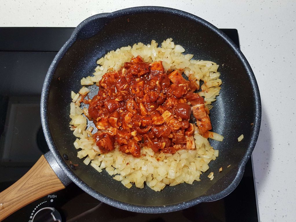 韩式厚切猪五花泡菜炒饭的加工步骤