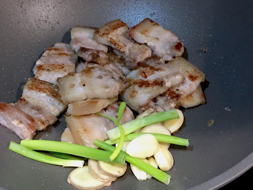 萝卜烧肉轻松煮(电子锅)的加工步骤