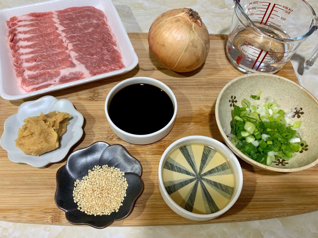 日式味噌猪肉丼饭的加工步骤