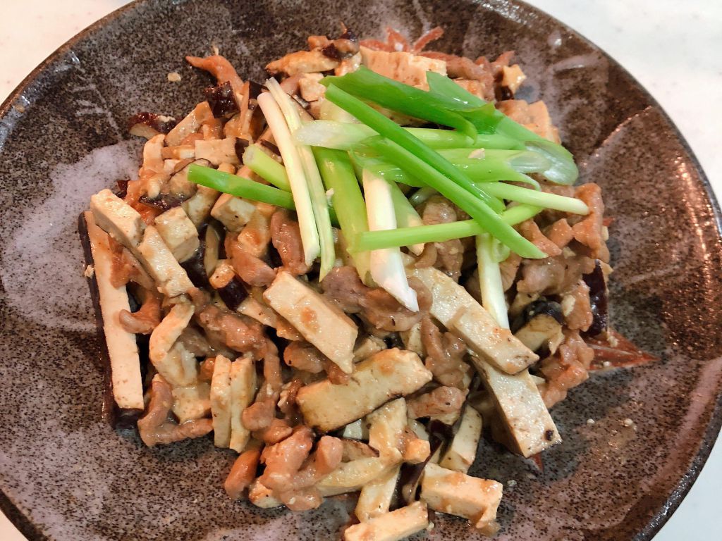 生酮版豆干炒肉丝的加工步骤