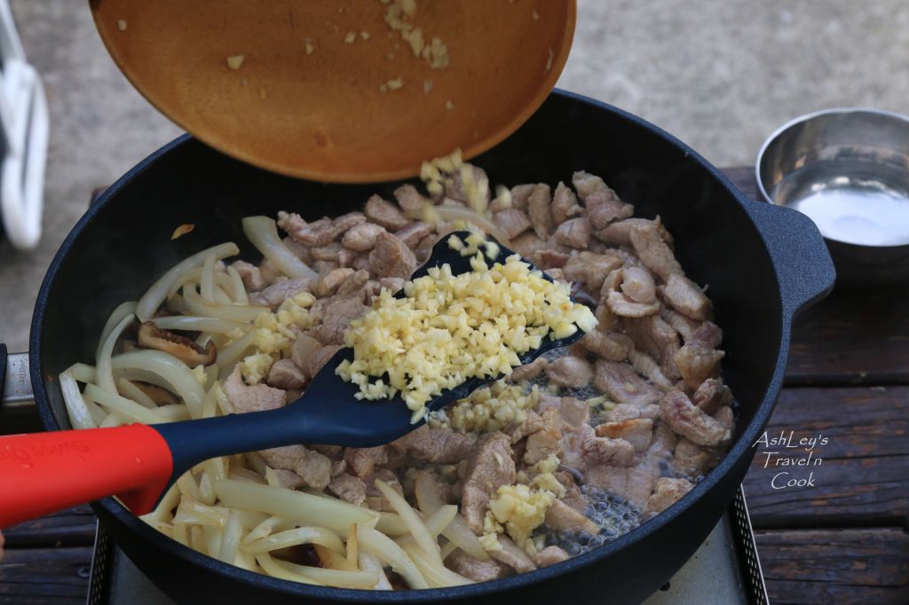 露营趣_蒜香蛤蜊猪肉面的加工步骤