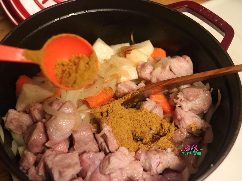 家常咖喱猪肉饭【一锅煮】的加工步骤