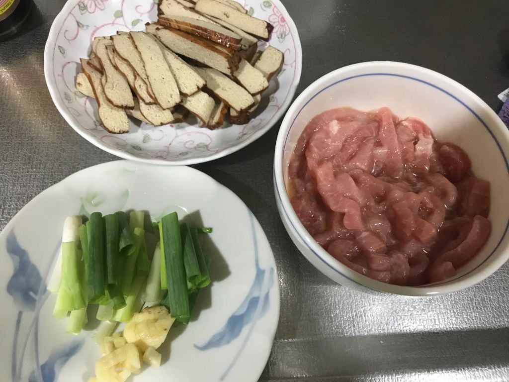 京酱豆干肉丝的加工步骤