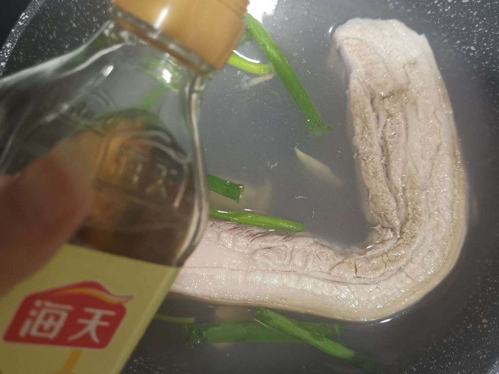 梅菜扣肉的加工步骤