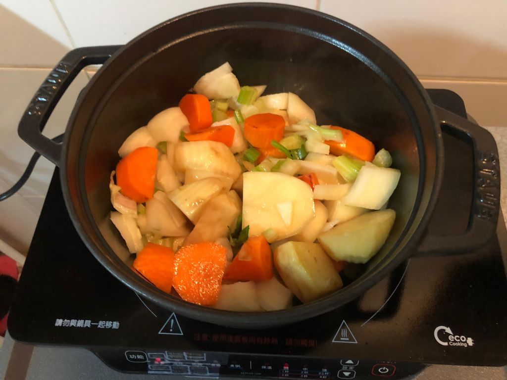 肉片版马铃薯炖肉的加工步骤