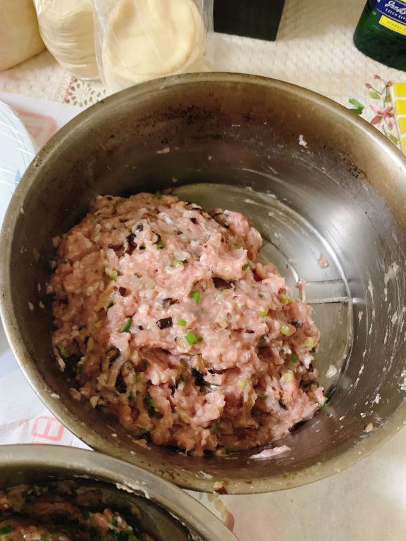 中式料理-香菇洋葱猪肉水饺🥟🧂🥢的加工步骤