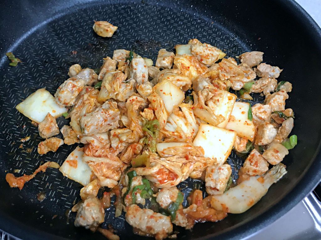 韩式泡菜猪肉炒饭的加工步骤