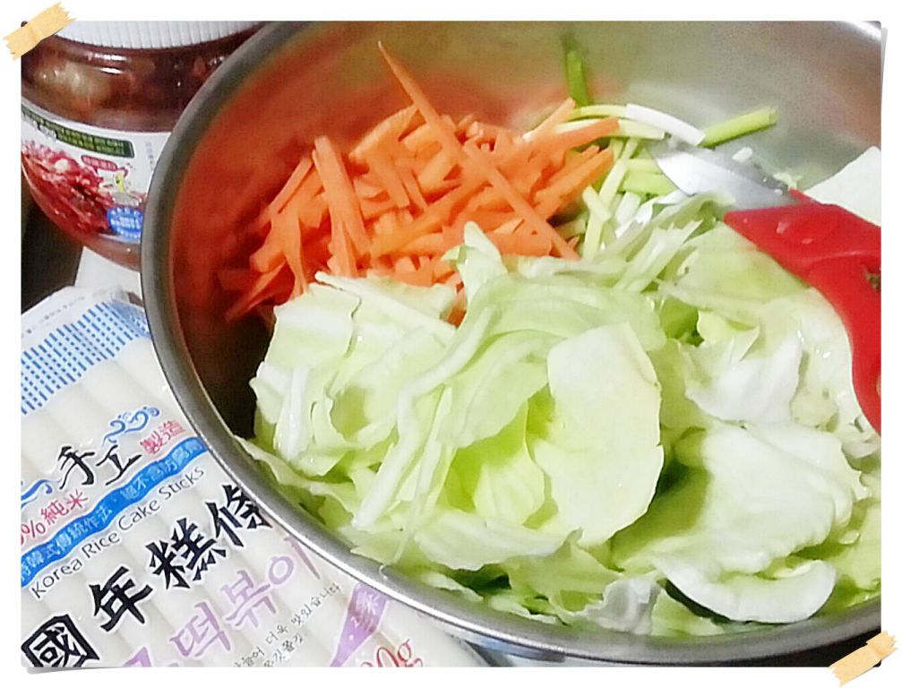 起司泡菜年糕汤的加工步骤