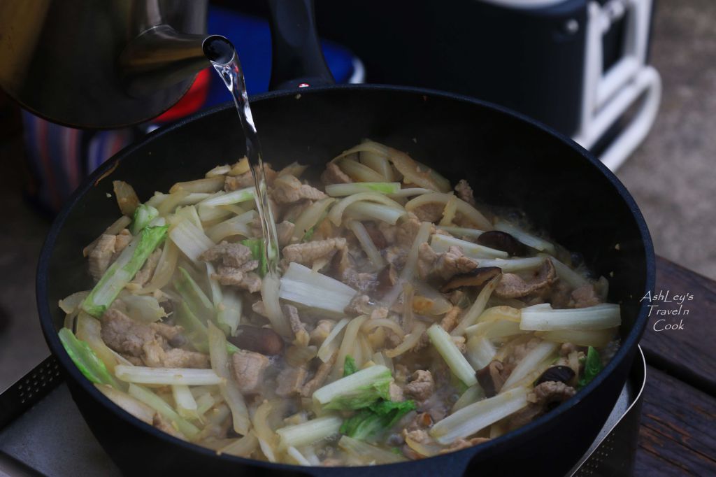 露营趣_蒜香蛤蜊猪肉面的加工步骤