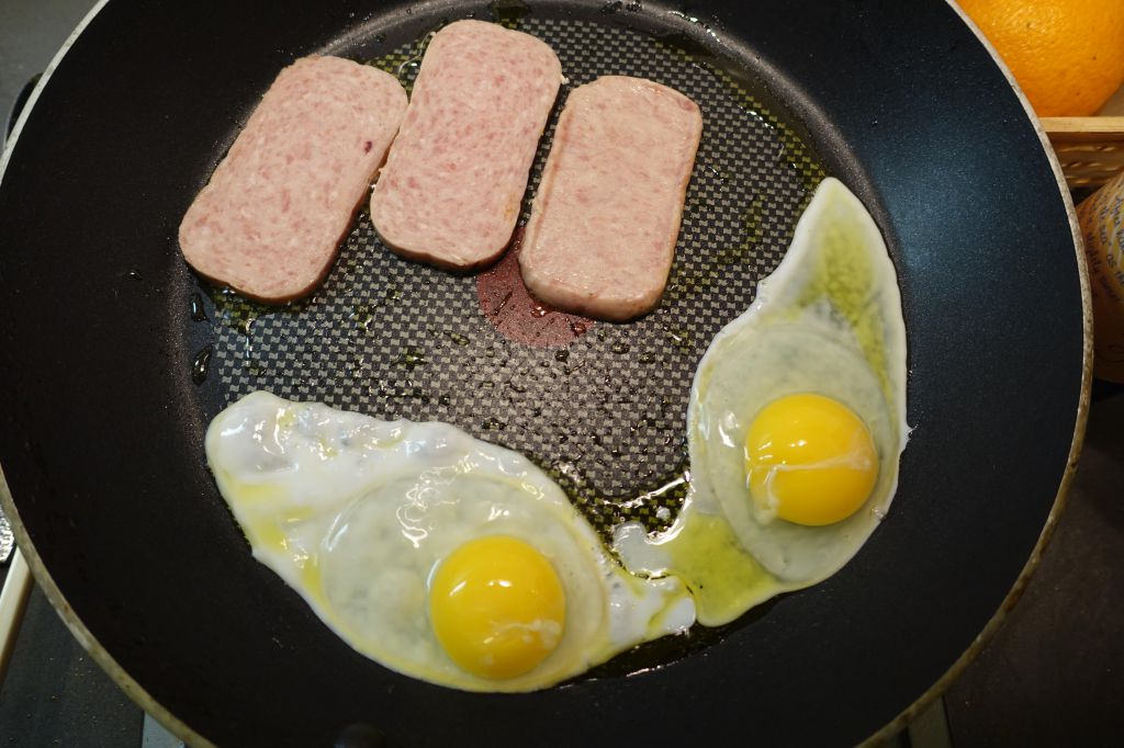 [港式料理] 超美味茶餐厅餐蛋猪扒饭的加工步骤