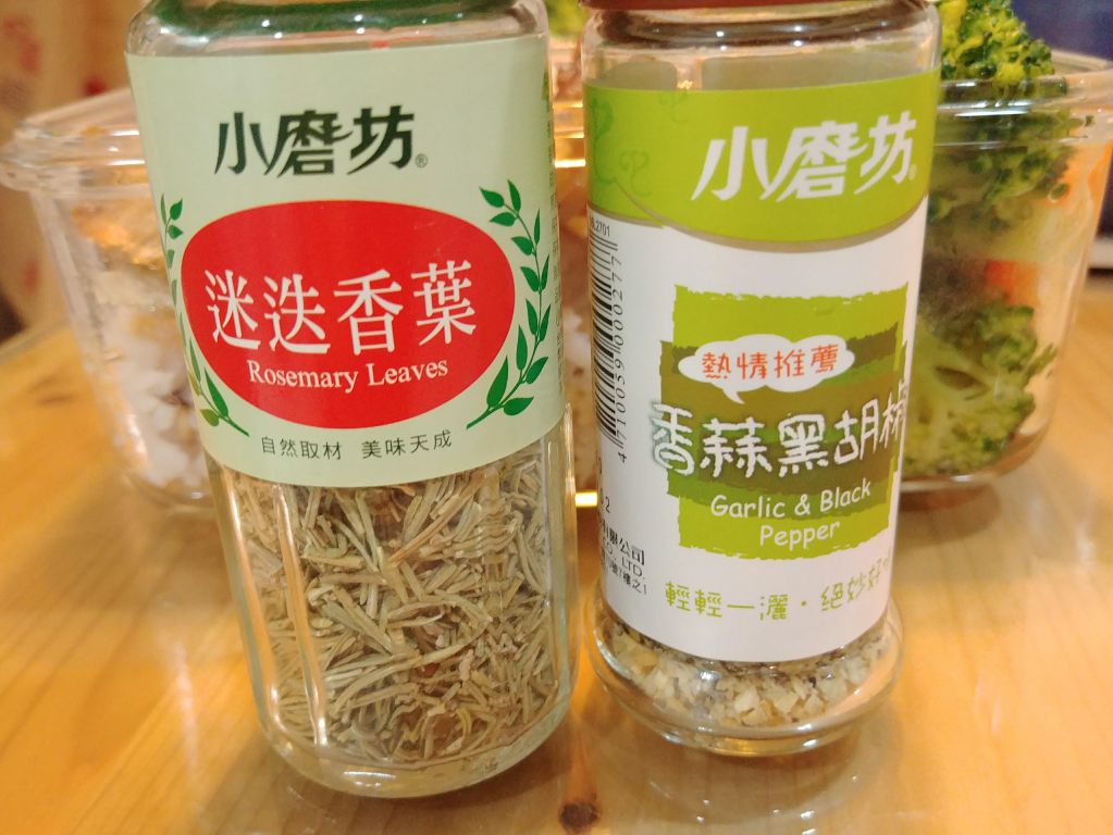 盐烤菇菇松板猪。{烤箱料理}的加工步骤