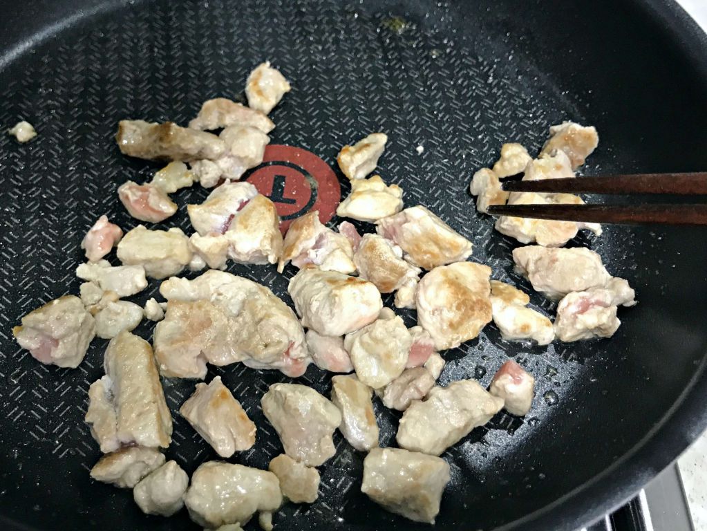 韩式泡菜猪肉炒饭的加工步骤