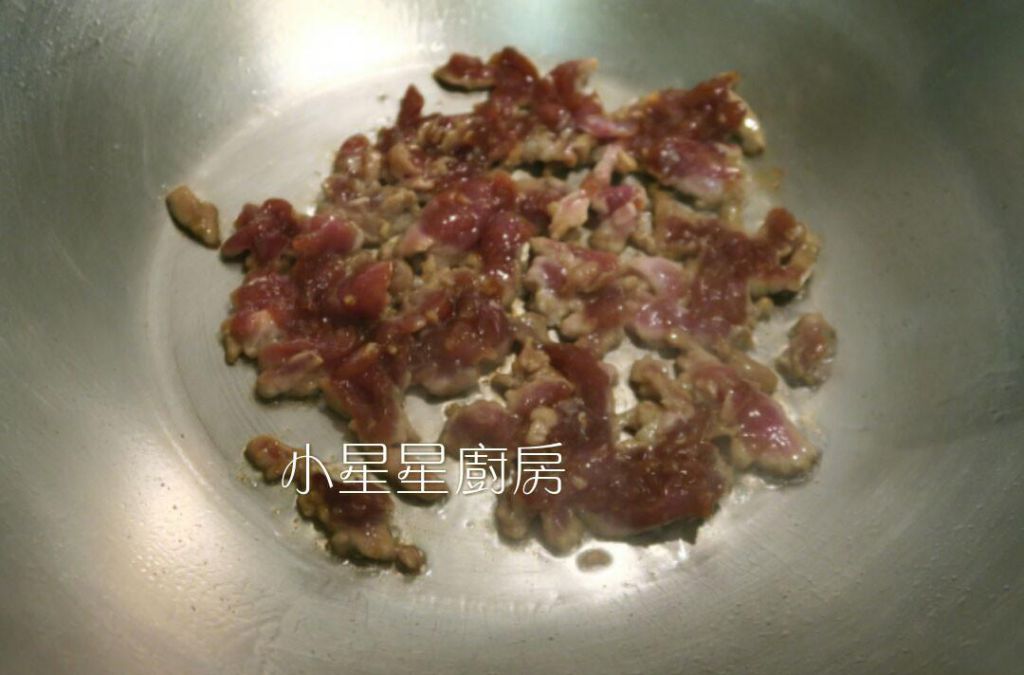 青葱蘑菇炒肉丝的加工步骤