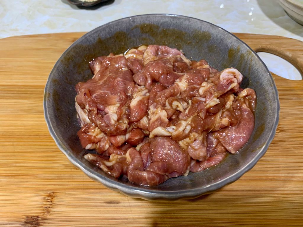 日式味噌猪肉丼饭的加工步骤