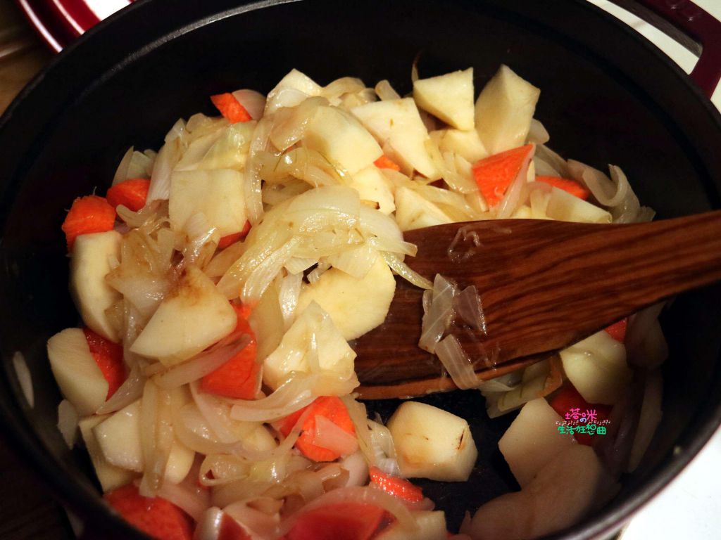 家常咖喱猪肉饭【一锅煮】的加工步骤