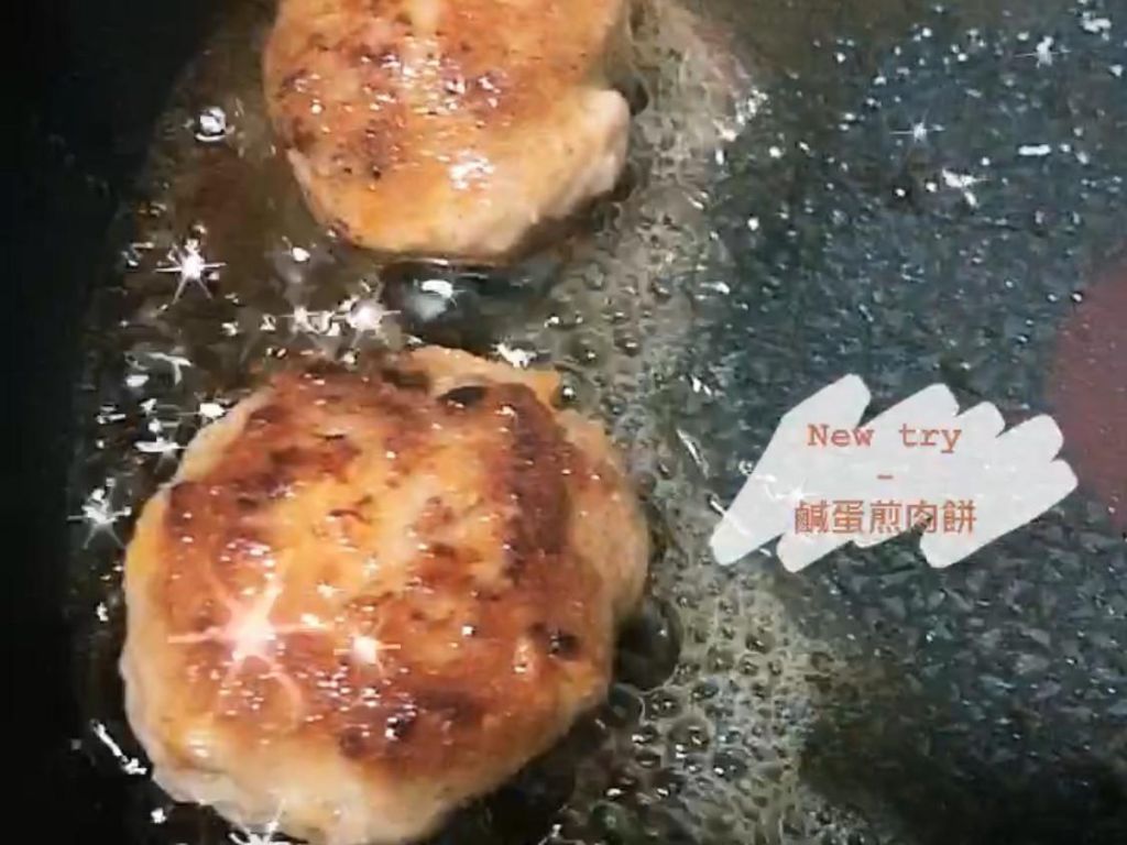 咸蛋肉饼煎蛋饭的加工步骤