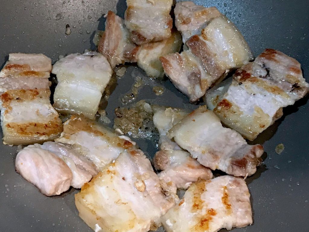 萝卜烧肉轻松煮(电子锅)的加工步骤