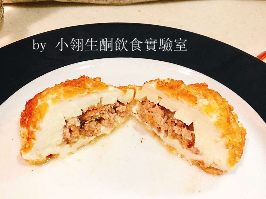 生酮版酥炸马自瑞拉绞肉夹心起司丸/起司片的加工步骤