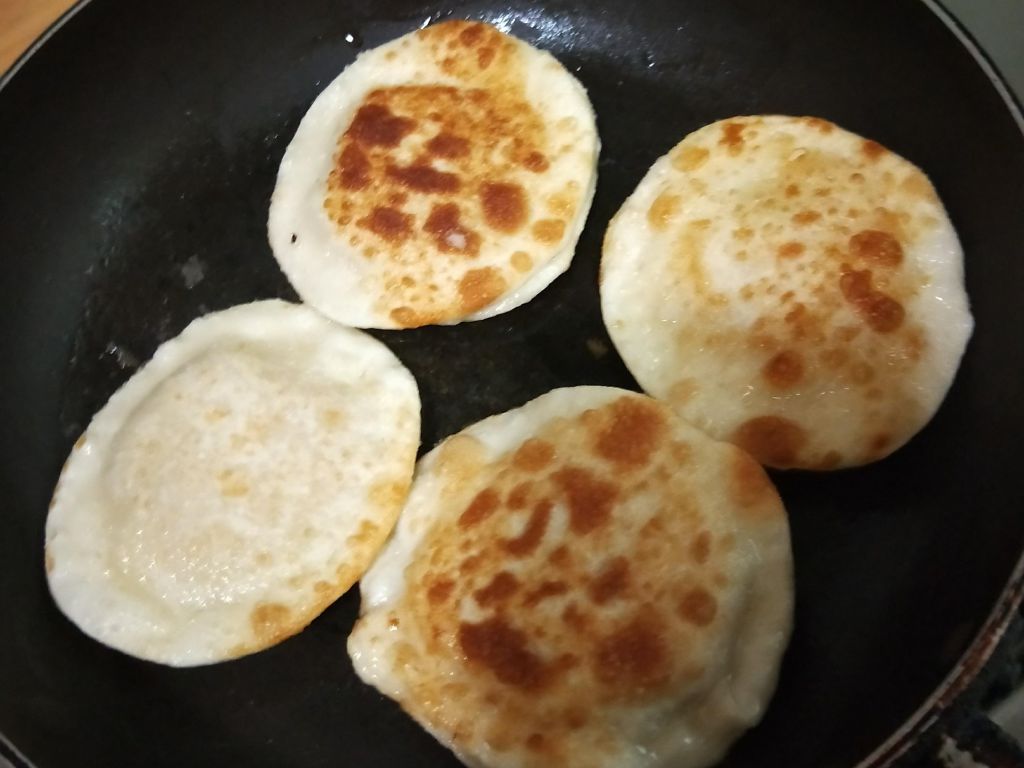 水饺皮猪肉馅饼的加工步骤