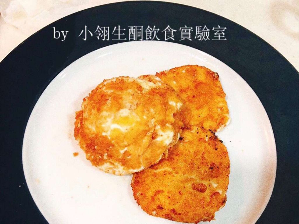 生酮版酥炸马自瑞拉绞肉夹心起司丸/起司片的加工步骤